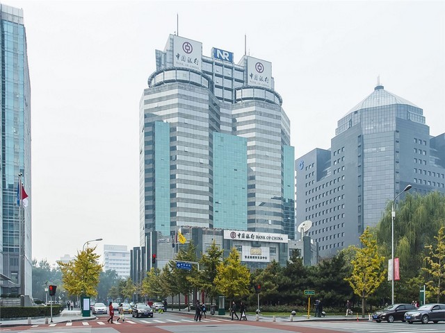 400万大卡中央空调主管道过滤器清洗